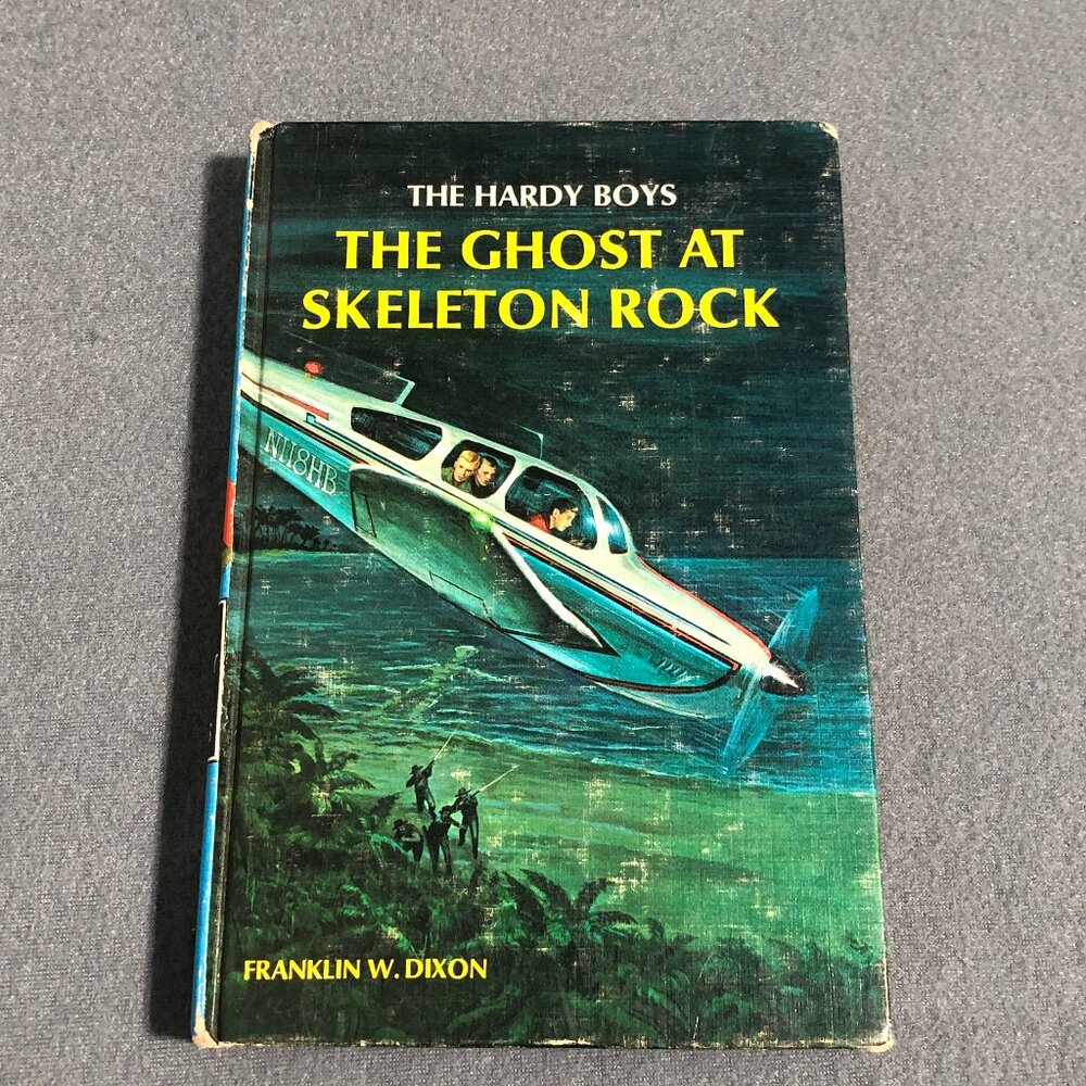 The Ghost at Skeleton Rock (1966): Vintage Hardy Boys Book Blue-Back #37